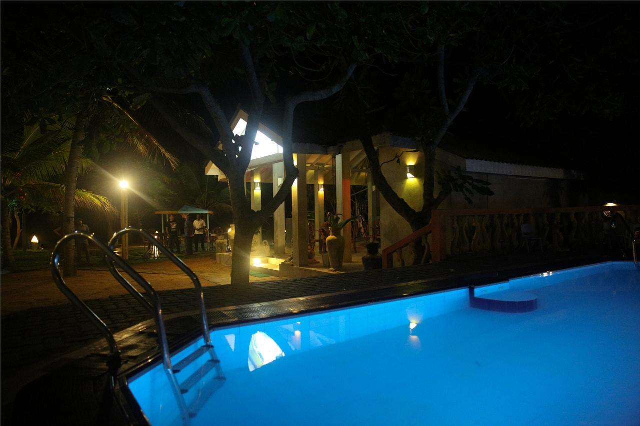 Oasey Ayurveda Hotel Bentota Bagian luar foto